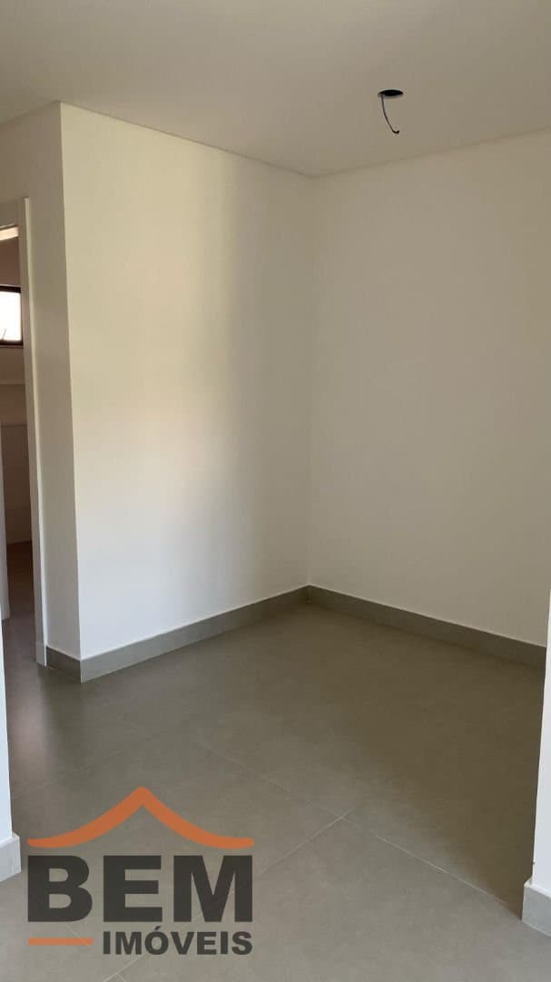 Casa para Venda com 3 quartos e 238m² no bairro Ariribá, em Balneário Camboriú