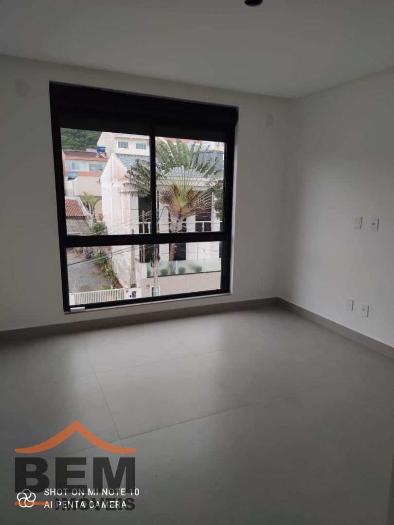 Casa para Venda com 3 quartos e 238m² no bairro Ariribá, em Balneário Camboriú