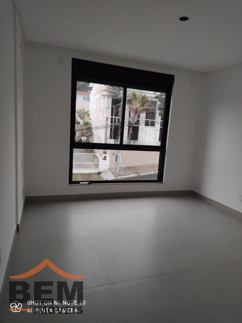 Casa para Venda com 3 quartos e 238m² no bairro Ariribá, em Balneário Camboriú