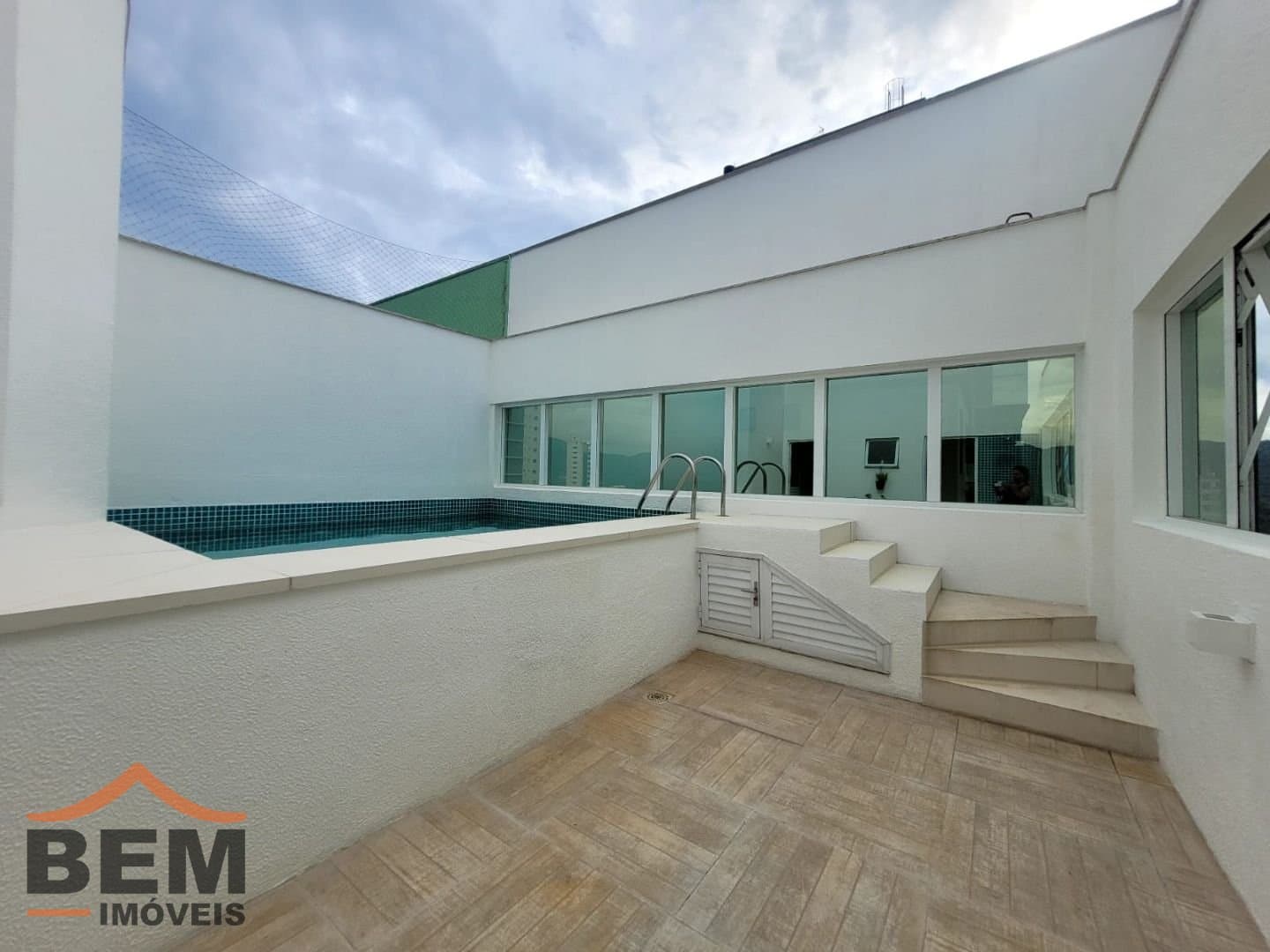 Apartamento para Locação com 4 quartos e 270m² no bairro Pioneiros, em Balneário Camboriú: 14- PISCINA