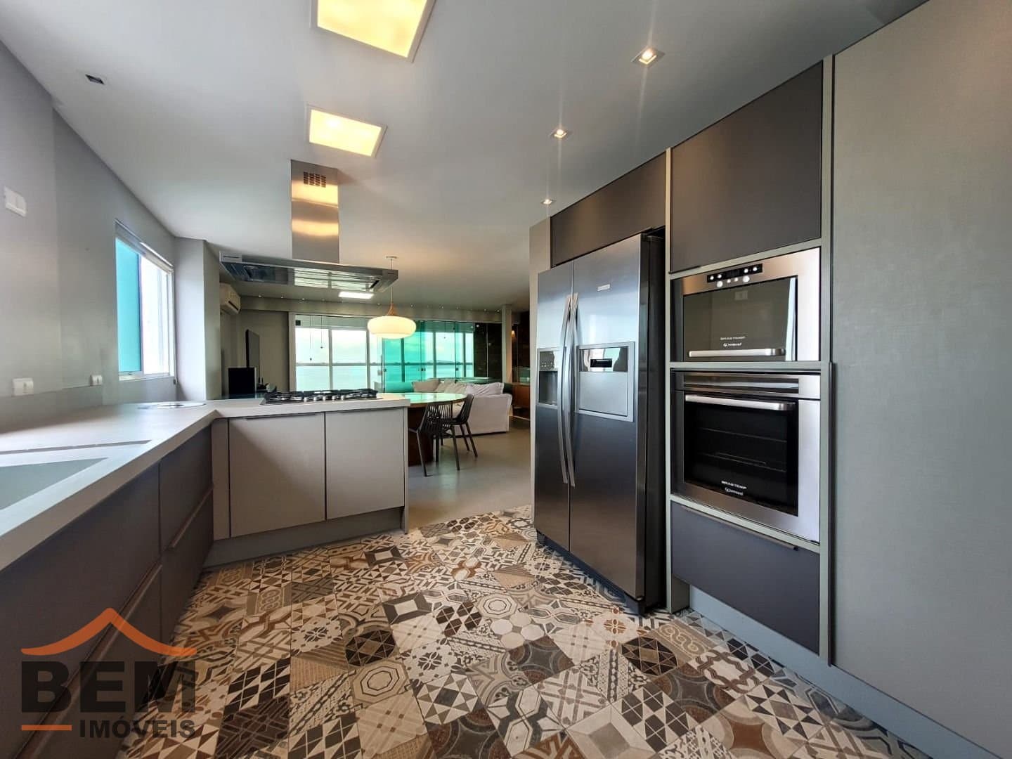 Apartamento para Locação com 4 quartos e 270m² no bairro Pioneiros, em Balneário Camboriú: 12- COZINHA
