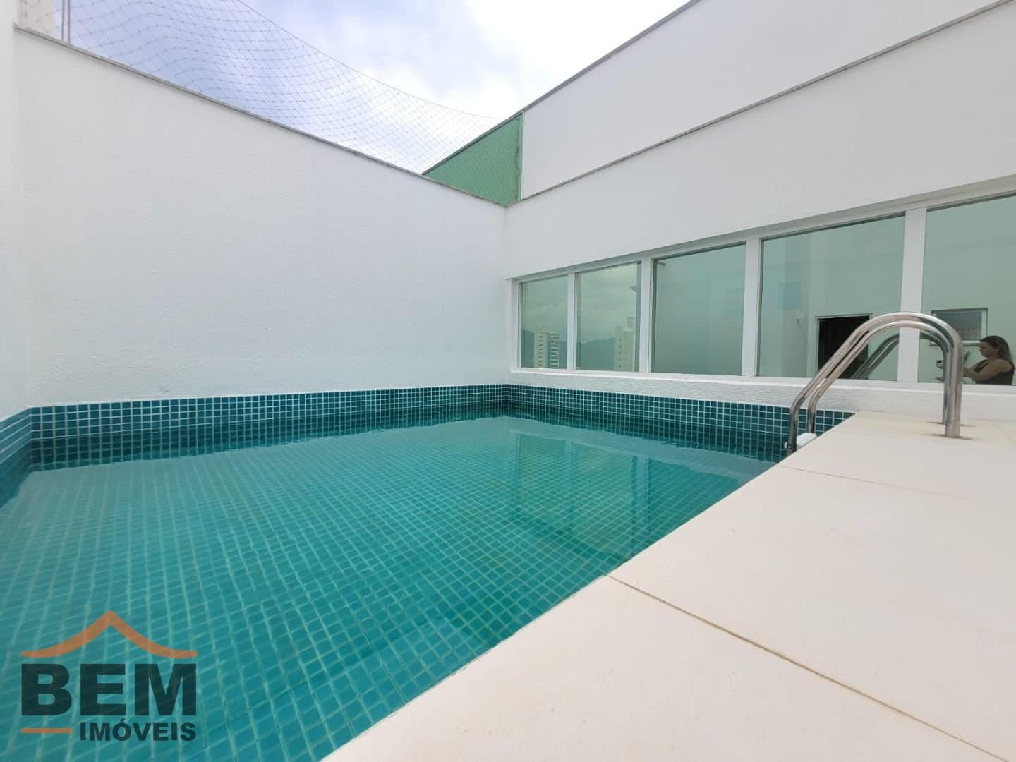 Apartamento para Locação com 4 quartos e 270m² no bairro Pioneiros, em Balneário Camboriú: 17- PISCINA