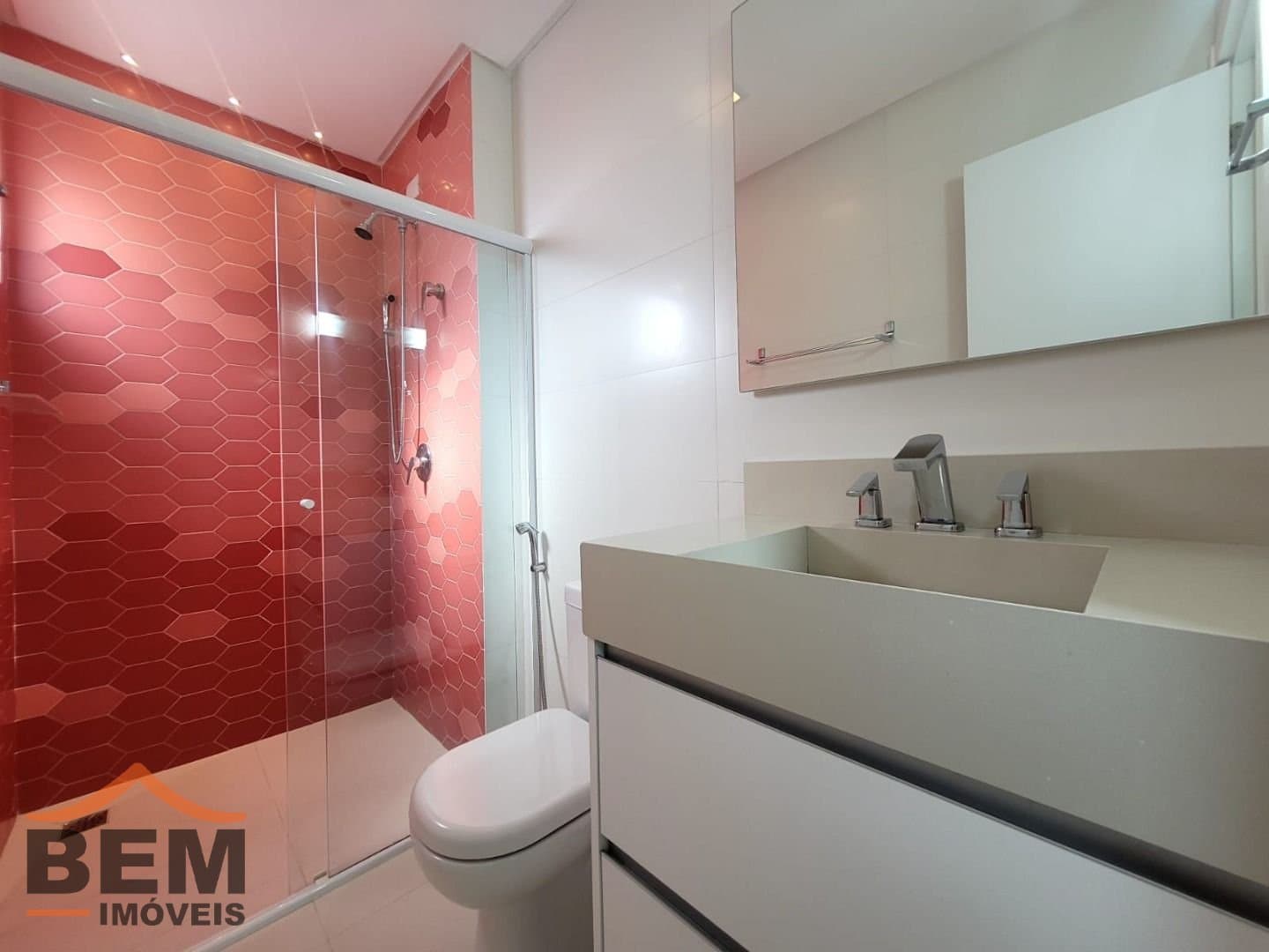 Apartamento para Locação com 4 quartos e 270m² no bairro Pioneiros, em Balneário Camboriú: 39- BANHEIRO SUÍTE 03