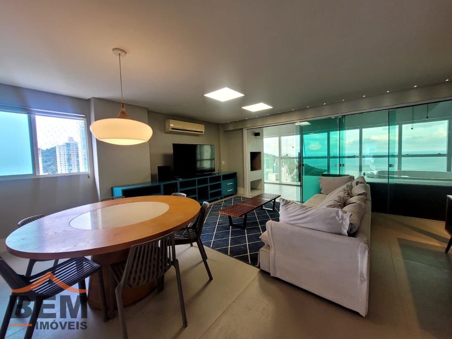 Apartamento para Locação com 4 quartos e 270m² no bairro Pioneiros, em Balneário Camboriú: 03- SALA DE ESTAR 01