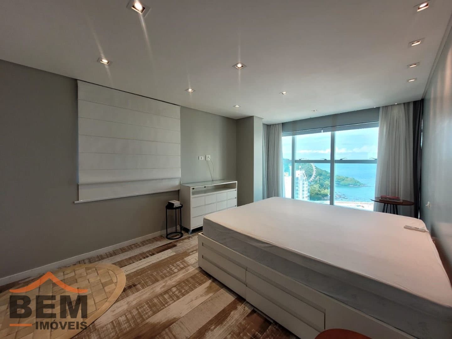 Apartamento para Locação com 4 quartos e 270m² no bairro Pioneiros, em Balneário Camboriú: 21- DORMITÓRIO SUÍTE 01
