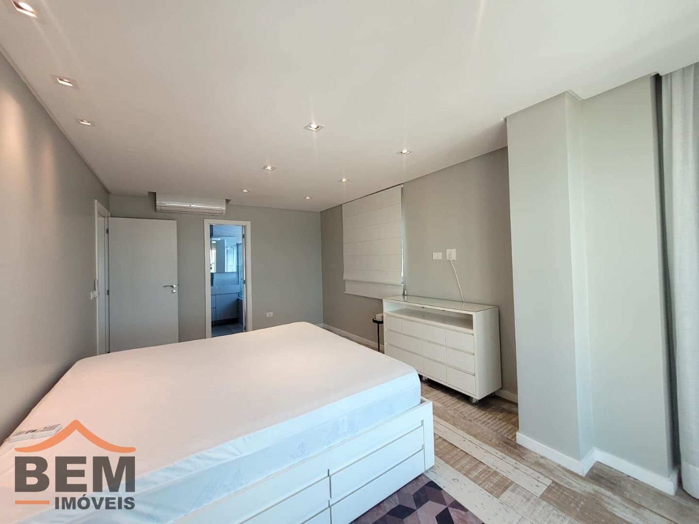 Apartamento para Locação com 4 quartos e 270m² no bairro Pioneiros, em Balneário Camboriú: 23- DORMITÓRIO SUÍTE 01