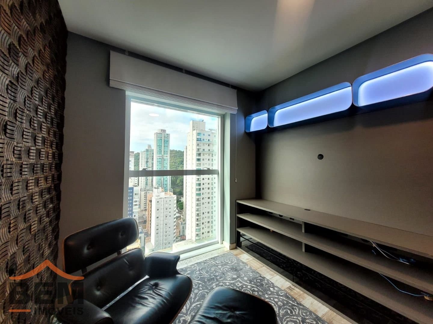 Apartamento para Locação com 4 quartos e 270m² no bairro Pioneiros, em Balneário Camboriú: 30- SALA DE ESTAR 03
