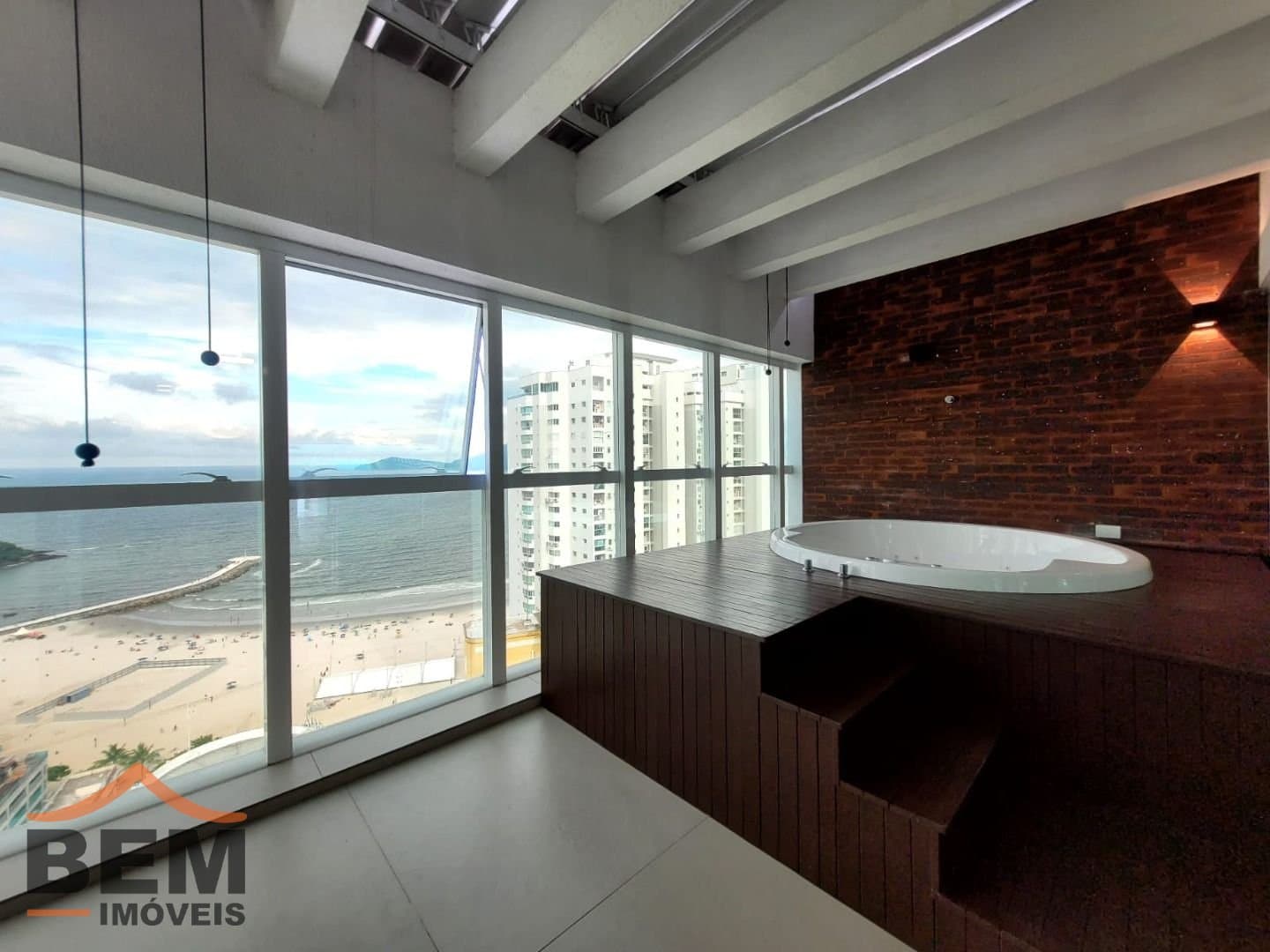 Apartamento para Locação com 4 quartos e 270m² no bairro Pioneiros, em Balneário Camboriú: 08- ÁREA DA JACUZI