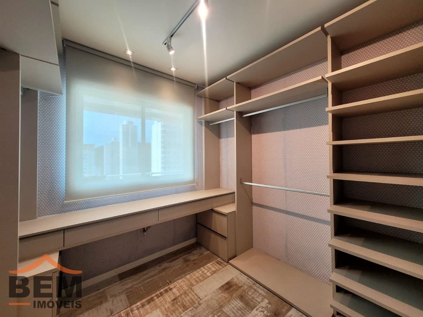 Apartamento para Locação com 4 quartos e 270m² no bairro Pioneiros, em Balneário Camboriú: 26- CLOSET