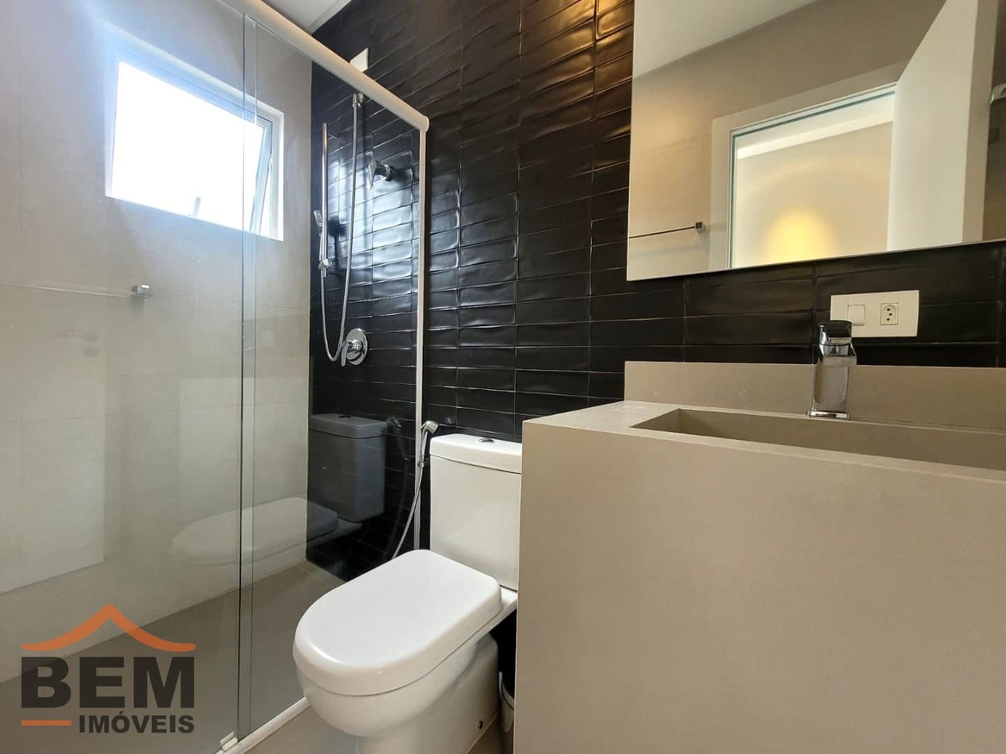 Apartamento para Locação com 4 quartos e 270m² no bairro Pioneiros, em Balneário Camboriú: 16- BANHEIRO DA ÁREA GOURMET