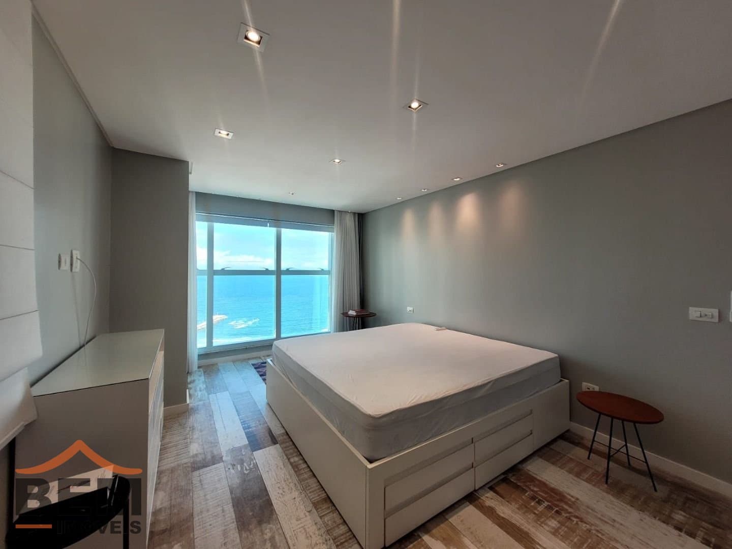 Apartamento para Locação com 4 quartos e 270m² no bairro Pioneiros, em Balneário Camboriú: 20- DORMITÓRIO SUÍTE 01