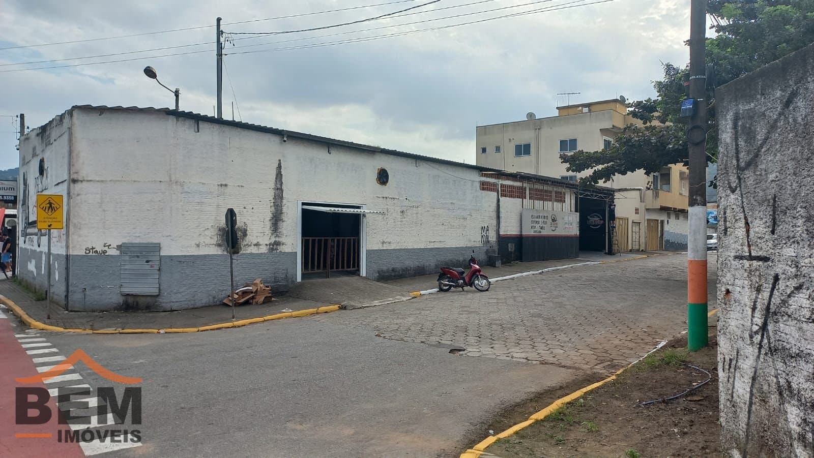 Prédio Comercial para Venda com 560m² no bairro Monte Alegre, em Camboriú