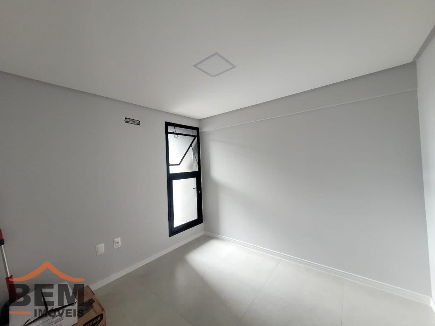 Apartamento para Locação com 3 quartos e 71m² no bairro Vila Operária, em Itajaí