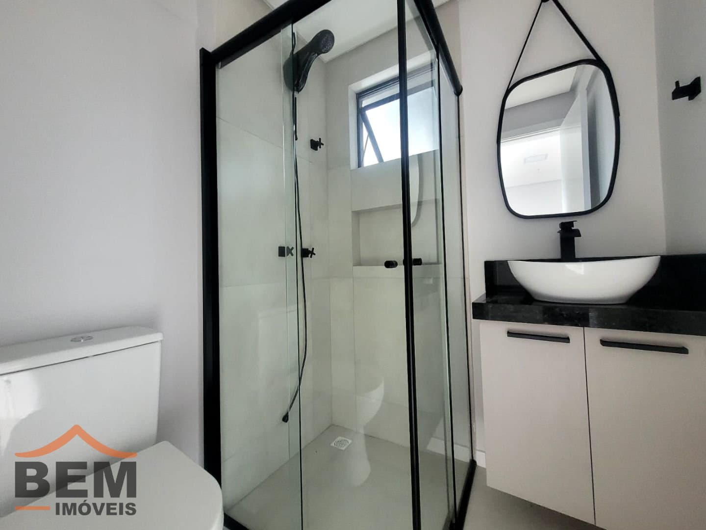 Apartamento para Locação com 3 quartos e 71m² no bairro Vila Operária, em Itajaí