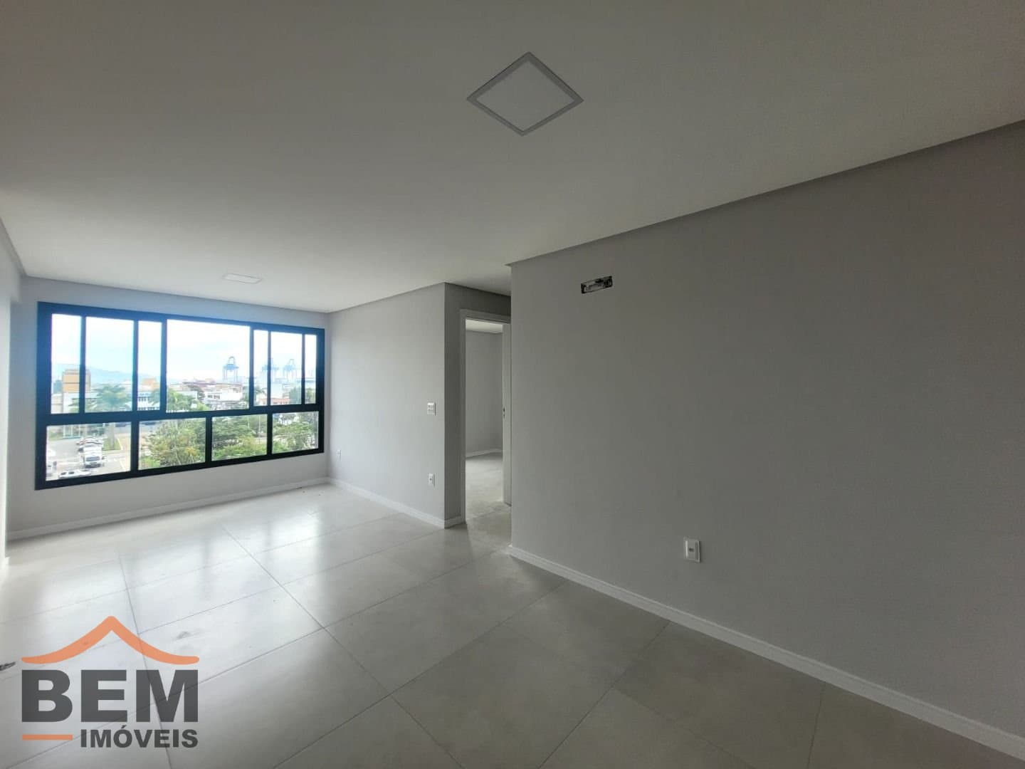 Apartamento para Locação com 3 quartos e 71m² no bairro Vila Operária, em Itajaí