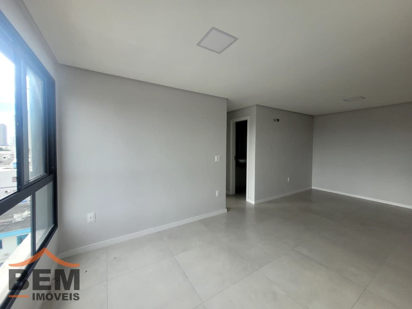 Apartamento para Locação com 3 quartos e 71m² no bairro Vila Operária, em Itajaí