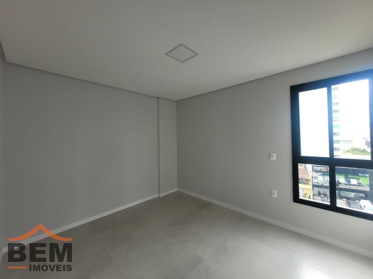 Apartamento para Locação com 3 quartos e 71m² no bairro Vila Operária, em Itajaí