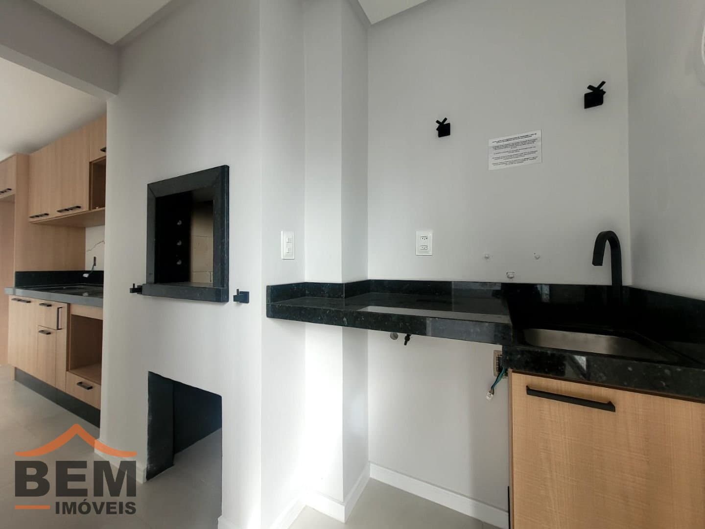 Apartamento para Locação com 3 quartos e 71m² no bairro Vila Operária, em Itajaí