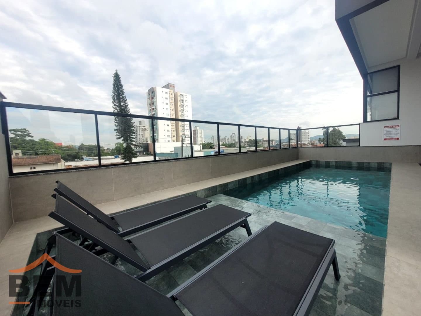 Apartamento para Locação com 3 quartos e 71m² no bairro Vila Operária, em Itajaí
