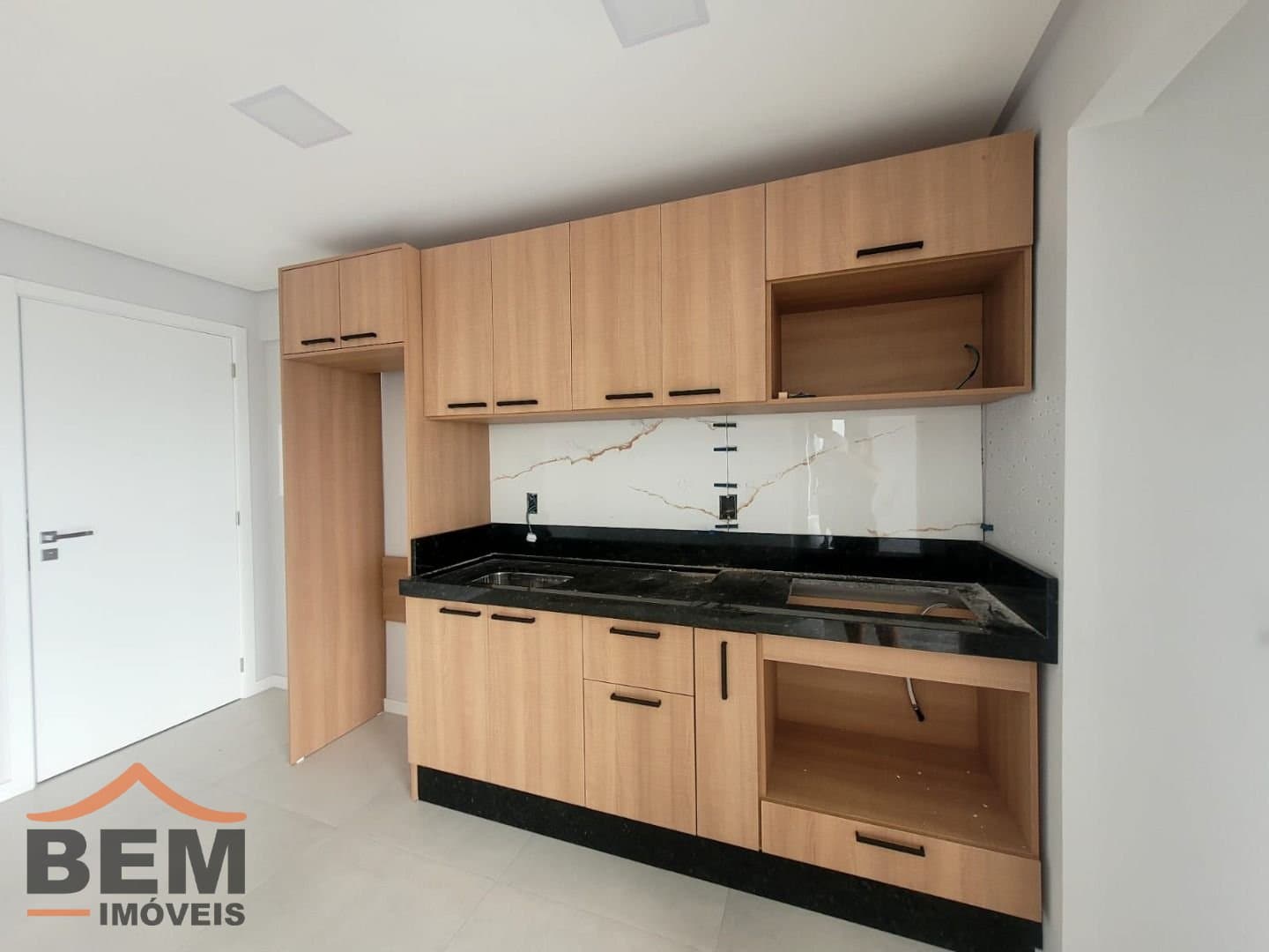 Apartamento para Locação com 3 quartos e 71m² no bairro Vila Operária, em Itajaí
