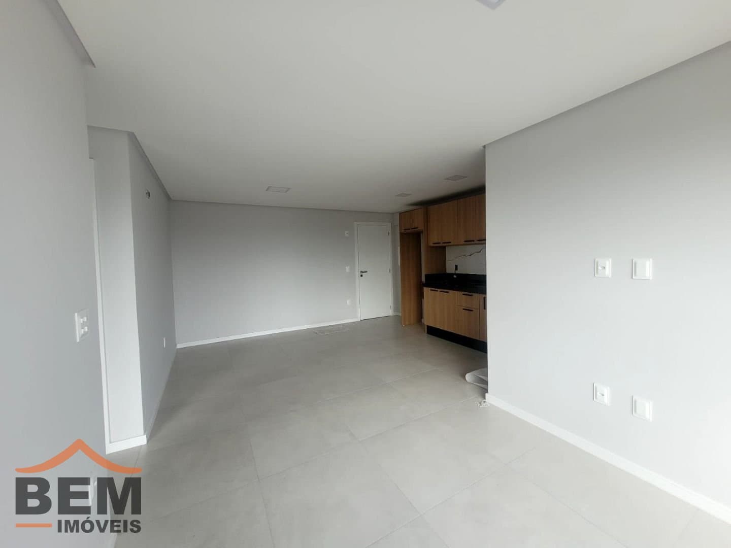 Apartamento para Locação com 3 quartos e 71m² no bairro Vila Operária, em Itajaí