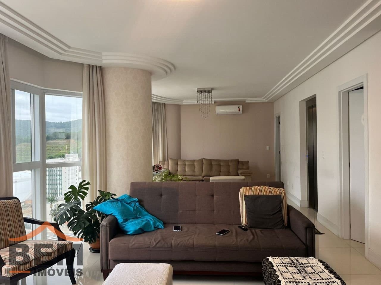 Apartamento para Locação com 3 quartos e 178m² no bairro Pioneiros, em Balneário Camboriú: 07- SALA DE ESTAR