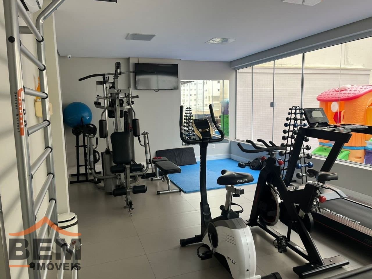 Apartamento para Locação com 3 quartos e 178m² no bairro Pioneiros, em Balneário Camboriú: 29- ACADEMIA