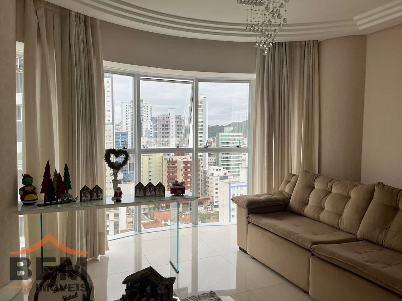 Apartamento para Locação com 3 quartos e 178m² no bairro Pioneiros, em Balneário Camboriú: 05- SALA DE ESTAR 