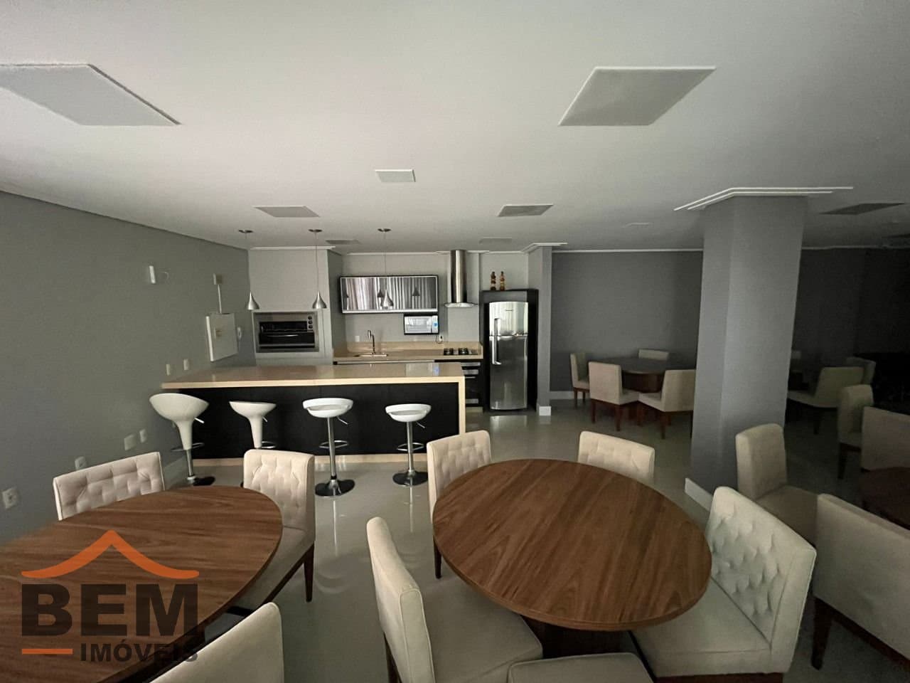 Apartamento para Locação com 3 quartos e 178m² no bairro Pioneiros, em Balneário Camboriú: 26- SALÃO DE FESTAS