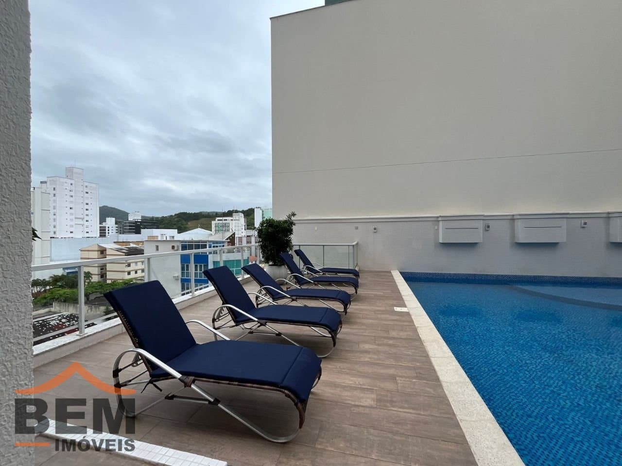 Apartamento para Locação com 3 quartos e 178m² no bairro Pioneiros, em Balneário Camboriú: 19- ÁREA PISCINA