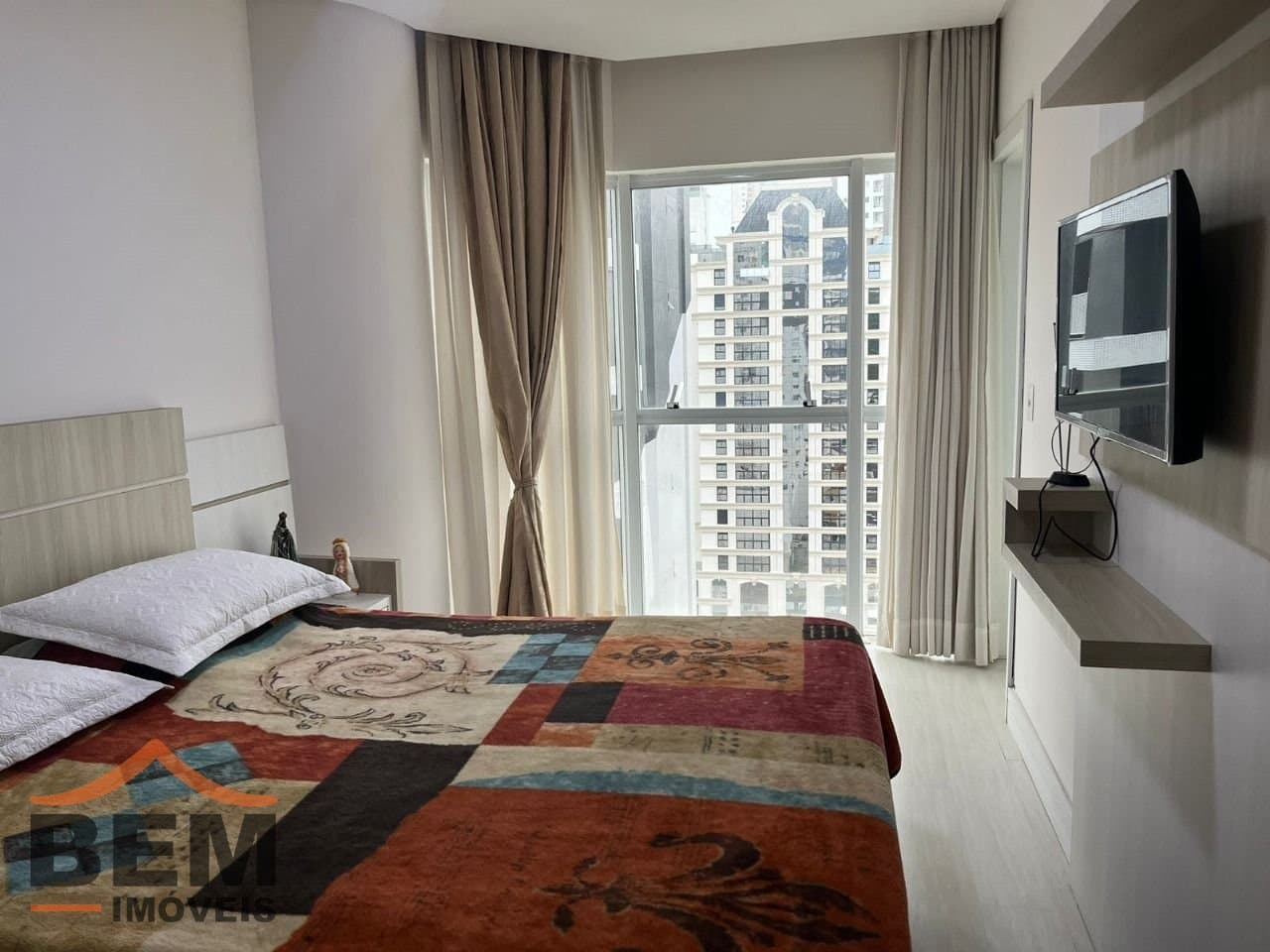 Apartamento para Locação com 3 quartos e 178m² no bairro Pioneiros, em Balneário Camboriú: 11- DORMITÓRIO SUÍTE 01