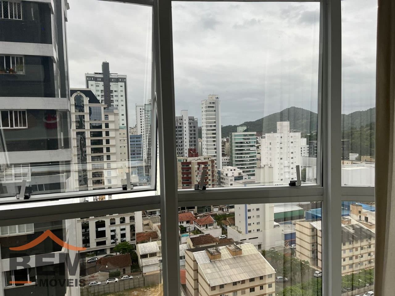 Apartamento para Locação com 3 quartos e 178m² no bairro Pioneiros, em Balneário Camboriú: 04- VISTA