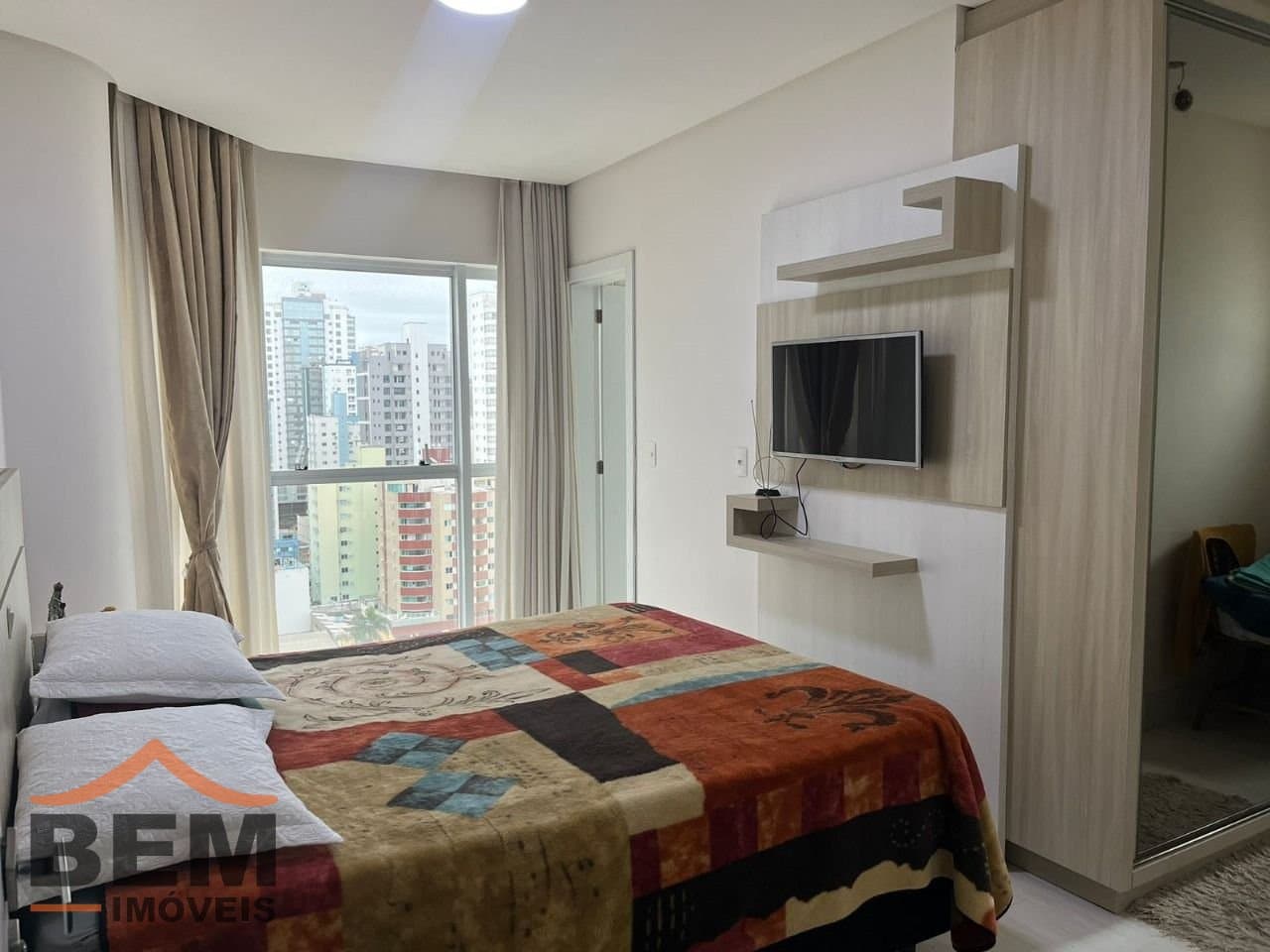 Apartamento para Locação com 3 quartos e 178m² no bairro Pioneiros, em Balneário Camboriú: 10-  DORMITÓRIO SUÍTE 01