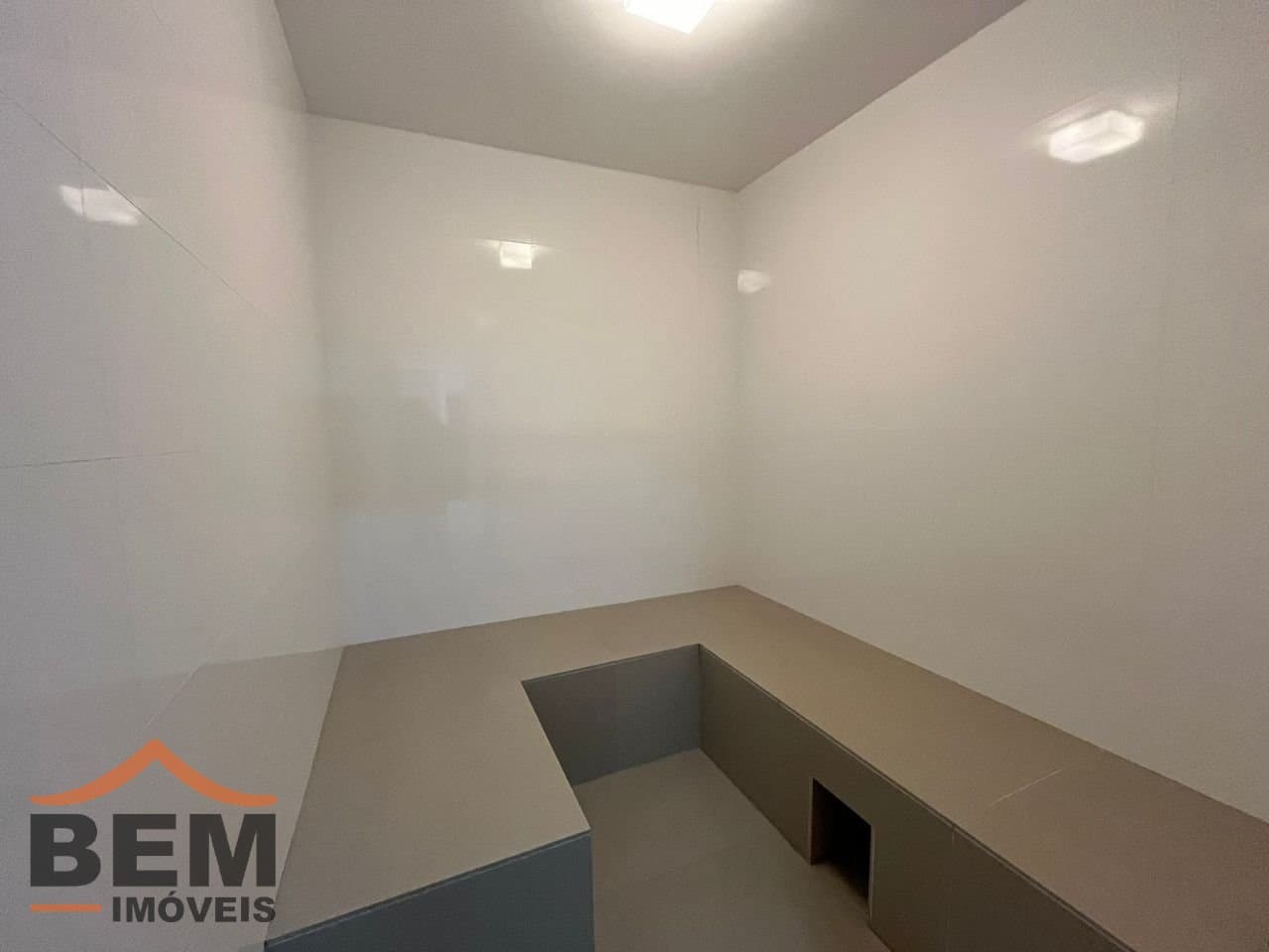 Apartamento para Locação com 3 quartos e 178m² no bairro Pioneiros, em Balneário Camboriú: 21- SAUNA
