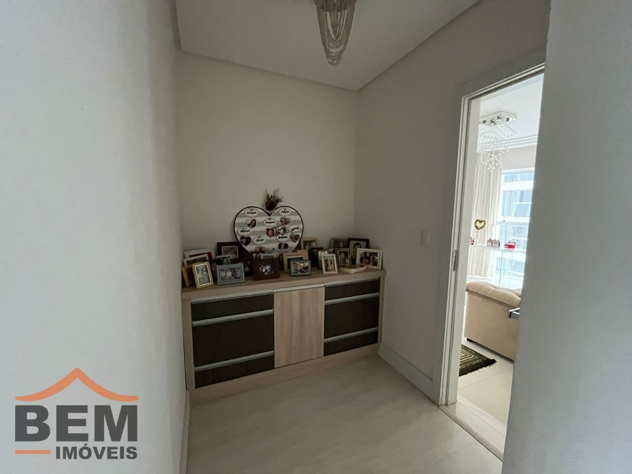 Apartamento para Locação com 3 quartos e 178m² no bairro Pioneiros, em Balneário Camboriú: 16- SALA 