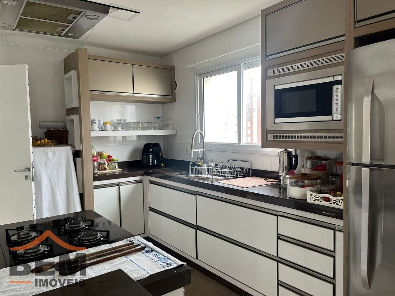 Apartamento para Locação com 3 quartos e 178m² no bairro Pioneiros, em Balneário Camboriú: 09- COZINHA