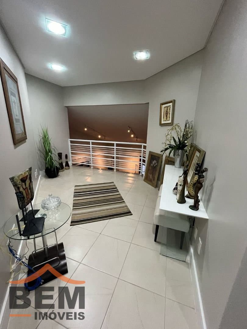 Casa comercial para Locação com 5 quartos e 420m² no bairro Praia Brava, em Itajaí