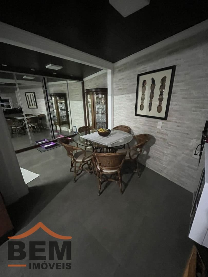 Casa comercial para Locação com 5 quartos e 420m² no bairro Praia Brava, em Itajaí