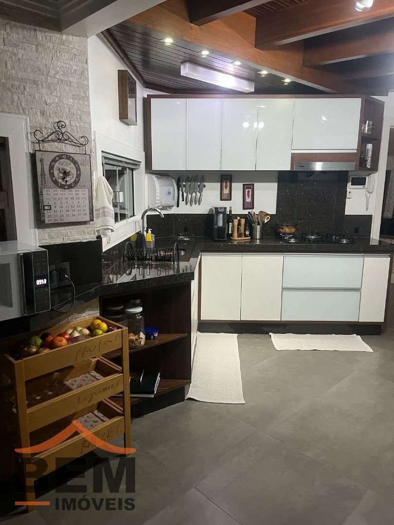 Casa comercial para Locação com 5 quartos e 420m² no bairro Praia Brava, em Itajaí