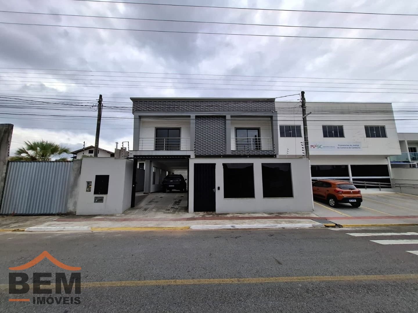 Casa para Venda com 4 quartos e 280m² no bairro Santa Regina, em Camboriú: 01- FACHADA 