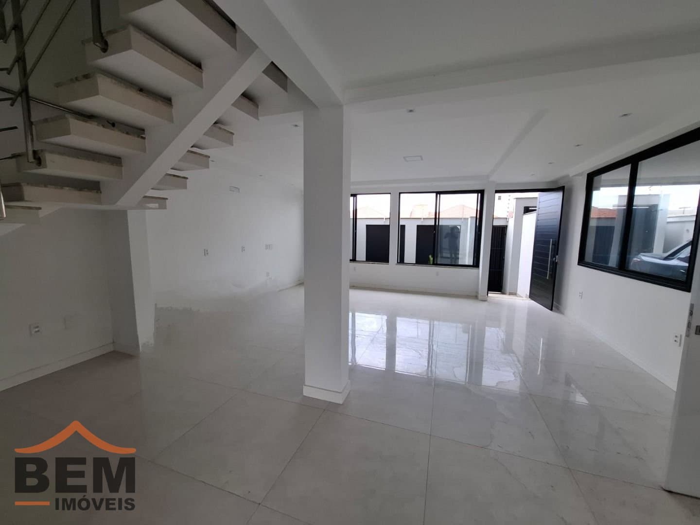 Casa para Venda com 4 quartos e 280m² no bairro Santa Regina, em Camboriú: 03- SALA DE ESTAR