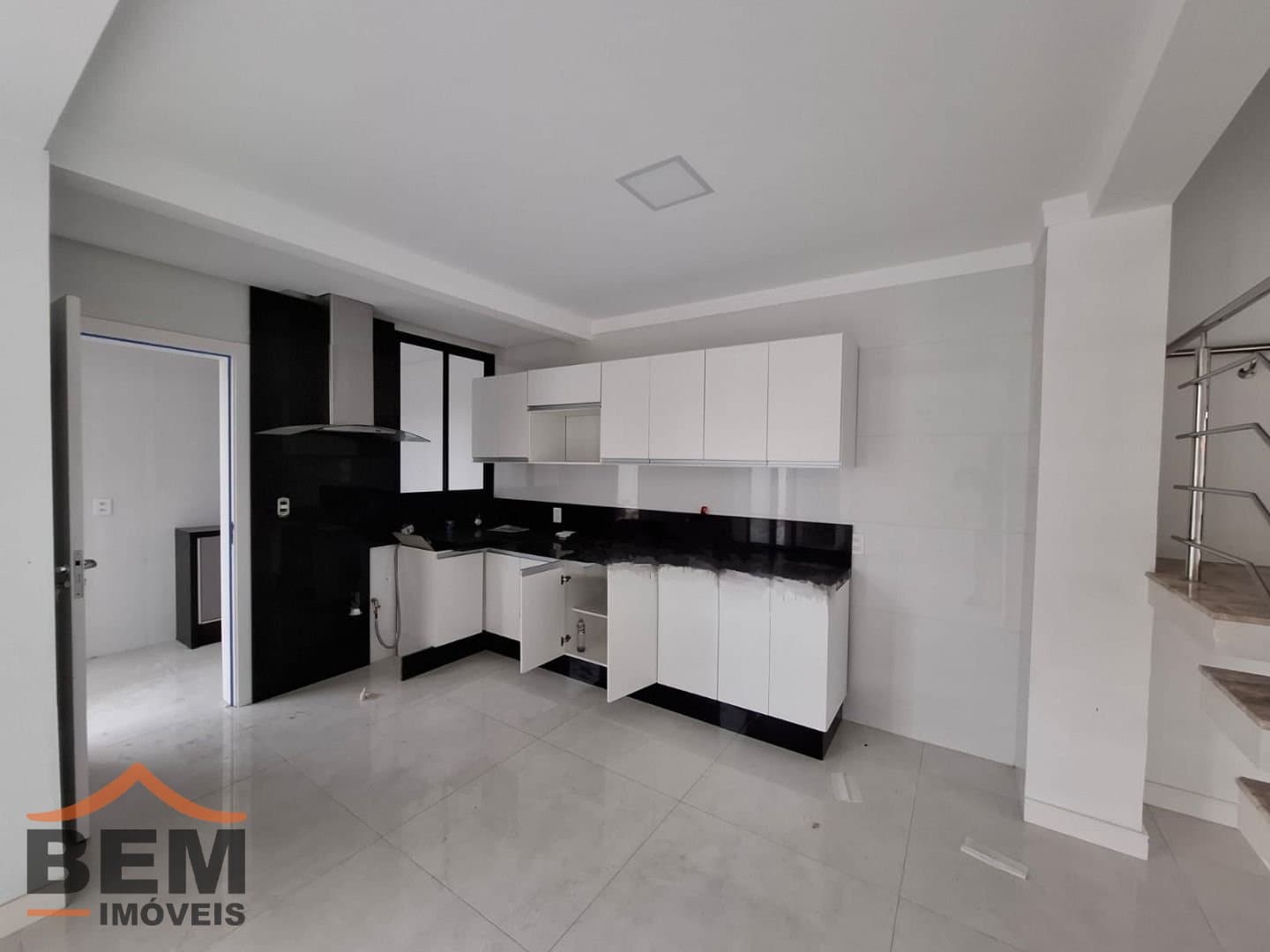 Casa para Venda com 4 quartos e 280m² no bairro Santa Regina, em Camboriú: 07- COZINHA
