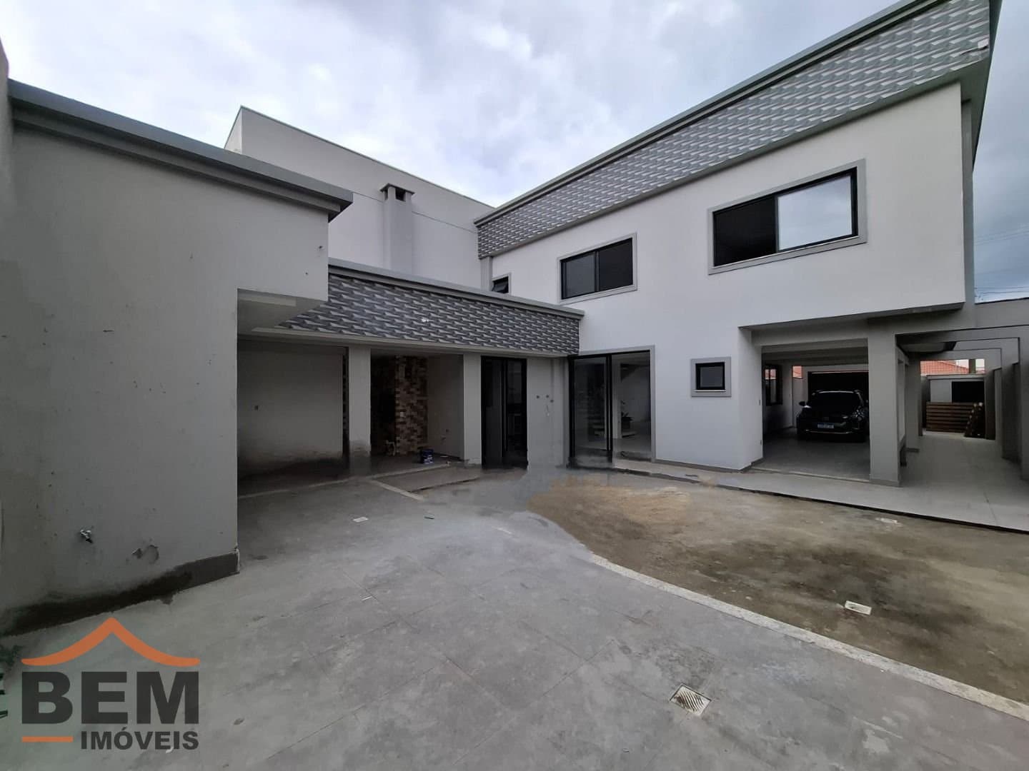 Casa para Venda com 4 quartos e 280m² no bairro Santa Regina, em Camboriú: 02- FACHADA