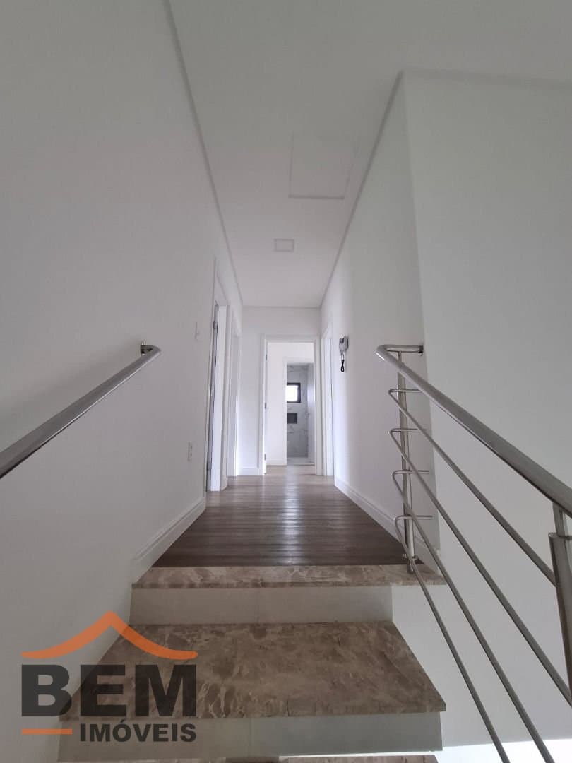 Casa para Venda com 4 quartos e 280m² no bairro Santa Regina, em Camboriú: 11- CORREDOR 