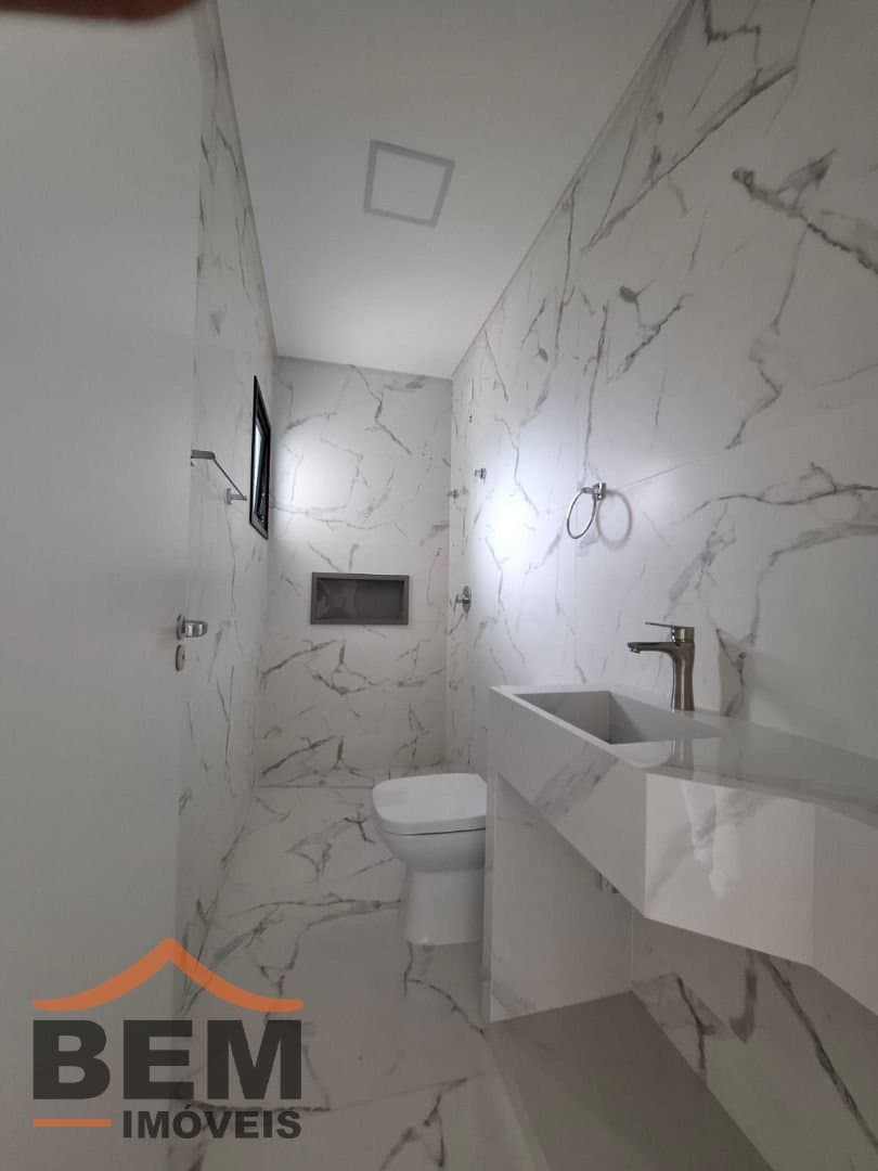Casa para Venda com 4 quartos e 280m² no bairro Santa Regina, em Camboriú: 13- BANHEIRO SUÍTE 01
