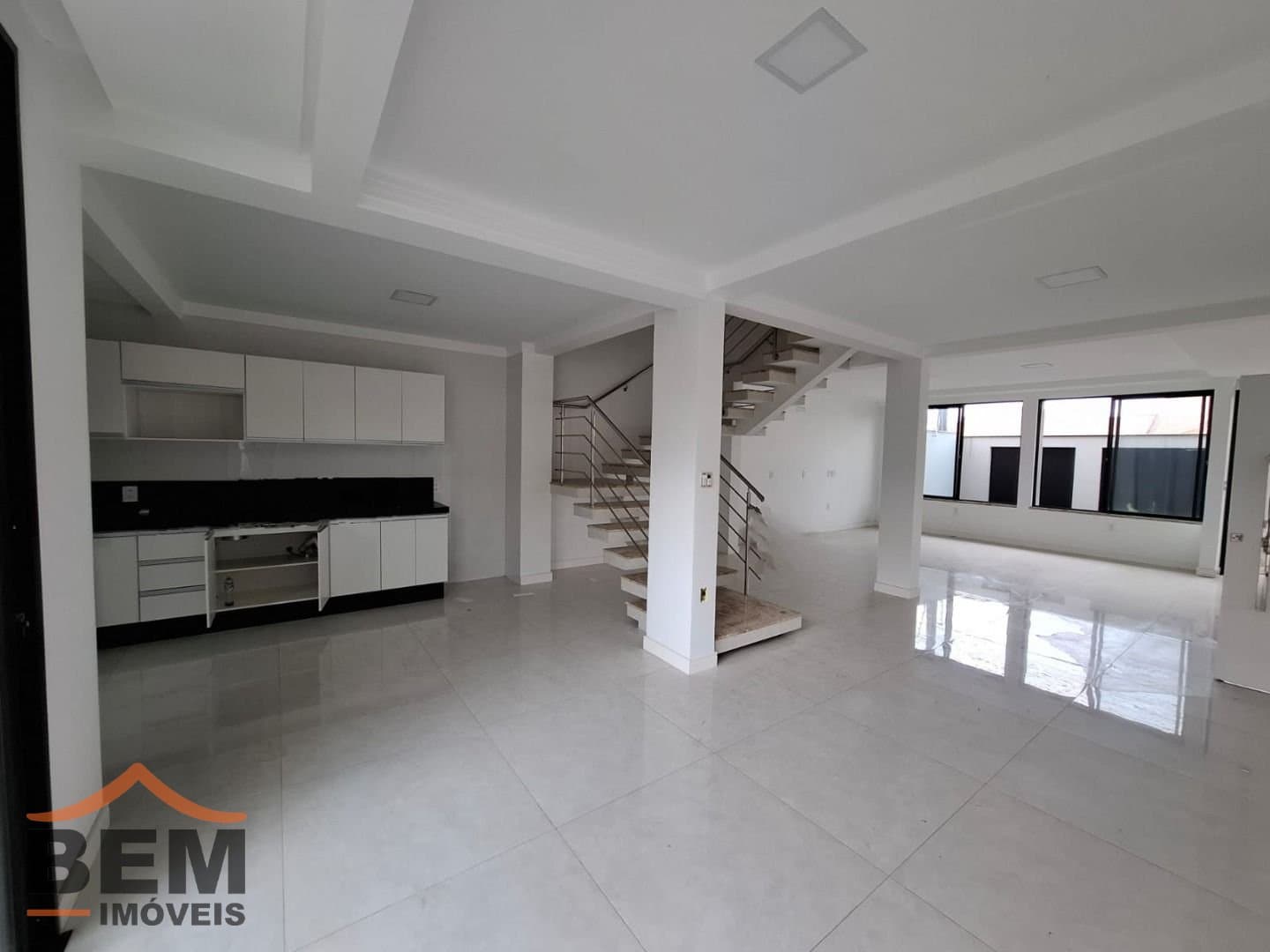 Casa para Venda com 4 quartos e 280m² no bairro Santa Regina, em Camboriú: 05- COZINHA