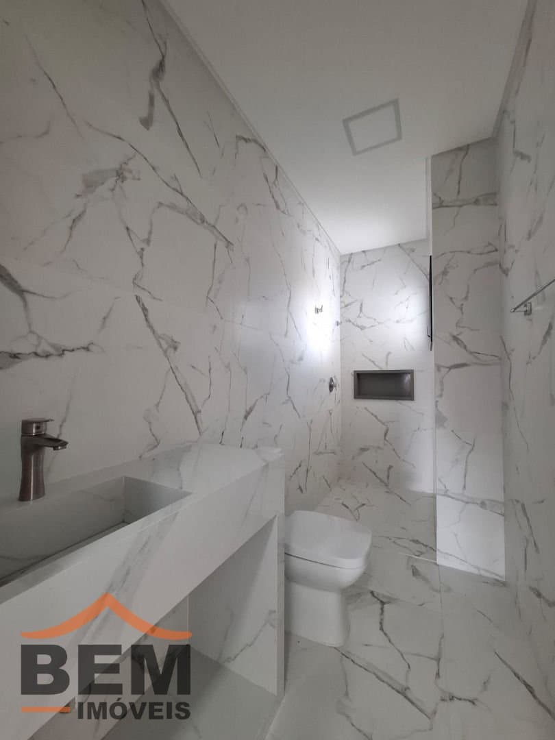 Casa para Venda com 4 quartos e 280m² no bairro Santa Regina, em Camboriú: 17- BANHEIRO SUÍTE 03
