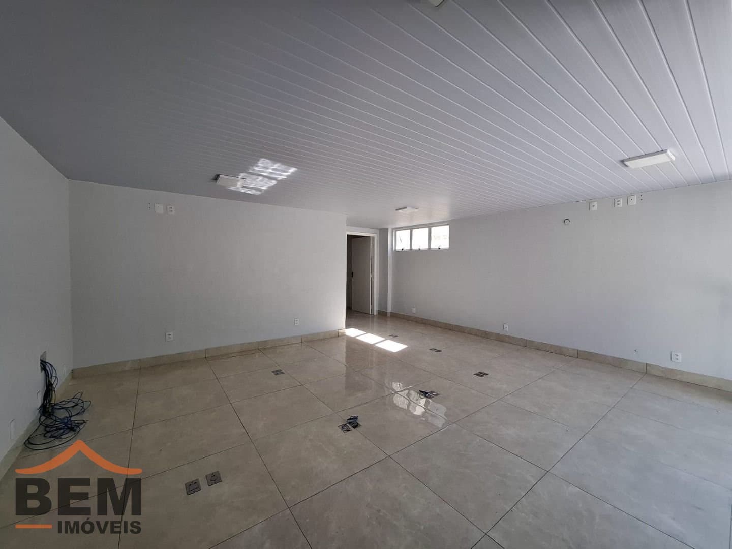 Sala Comercial com 50m² no bairro Centro, em Balneário Camboriú