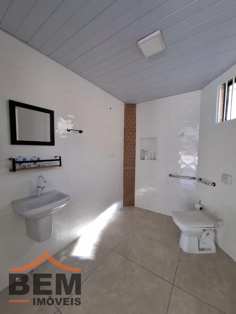 Sala Comercial com 50m² no bairro Centro, em Balneário Camboriú