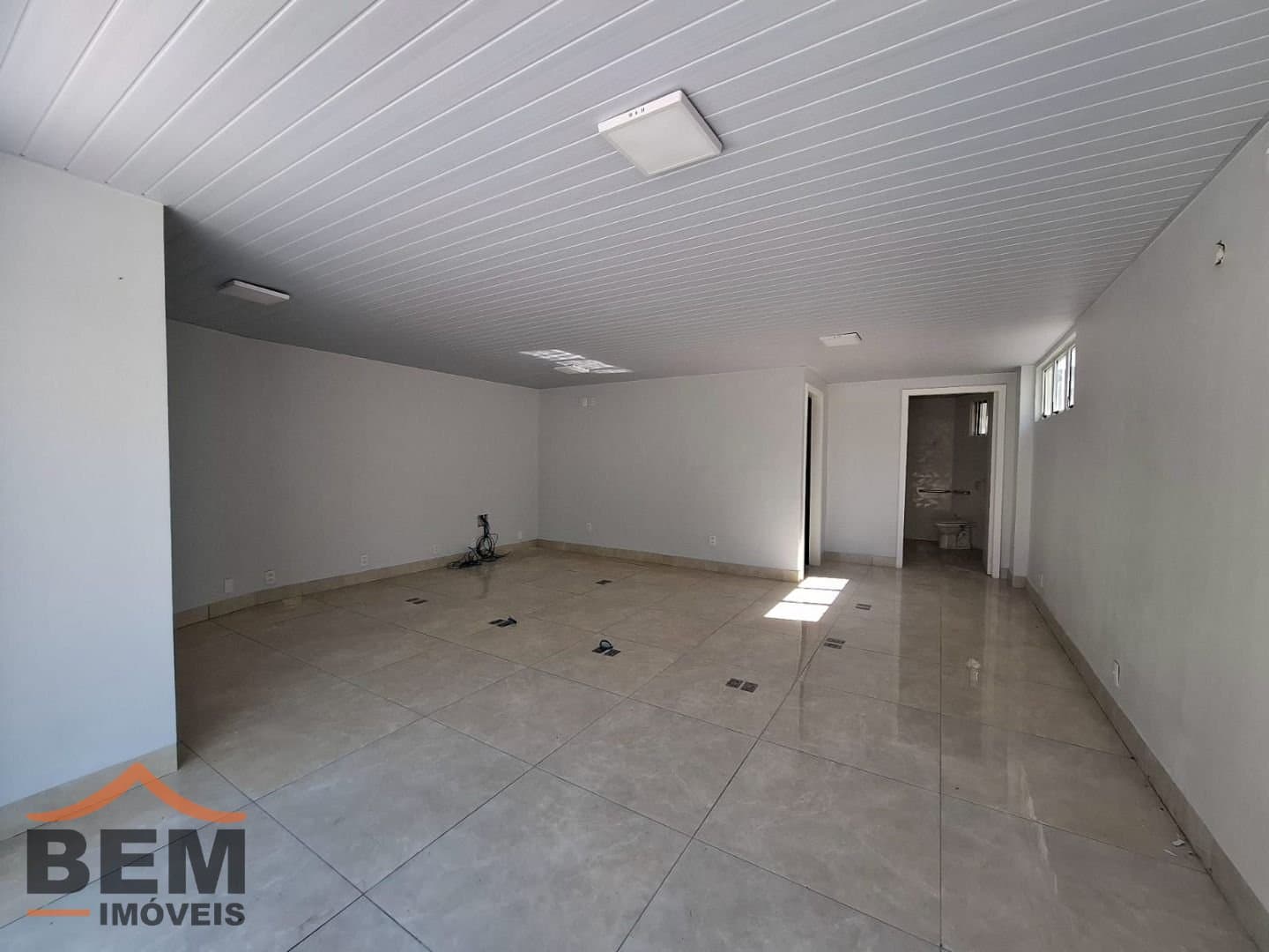 Sala Comercial com 50m² no bairro Centro, em Balneário Camboriú
